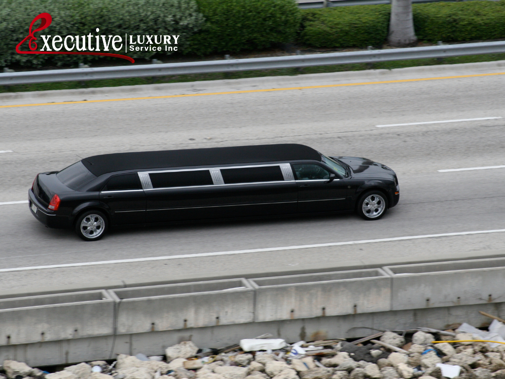 Top Reasons to Hire a Limousine Service